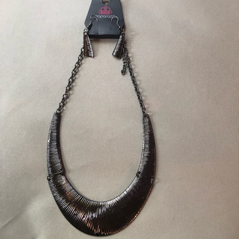 *3/$15* NWT metal necklace and earrings